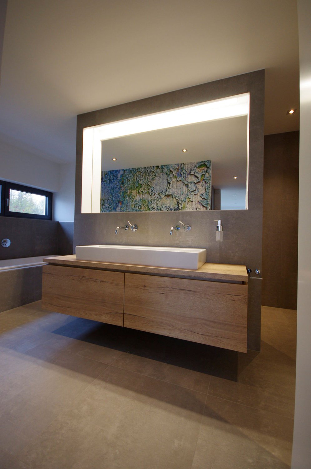 Moderne und hochwertige Badmöbel aus Holz – Bilder Referenzen