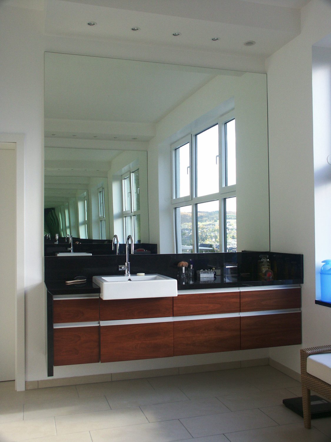 Moderne und hochwertige Badmöbel aus Holz – Bilder Referenzen