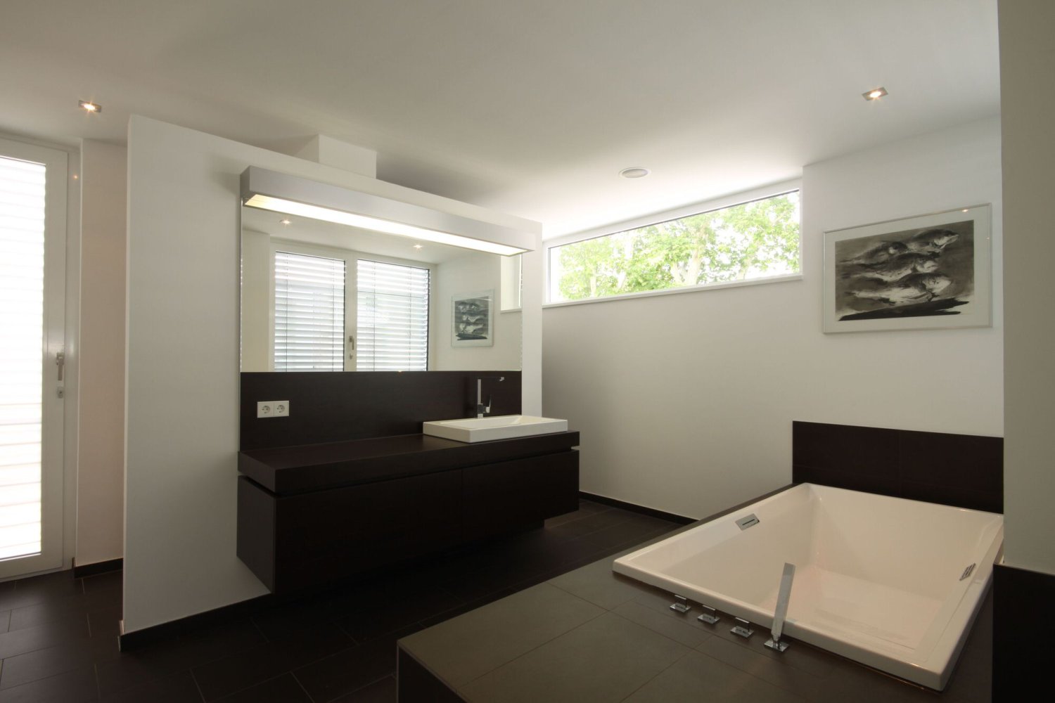 Moderne und hochwertige Badmöbel aus Holz – Bilder Referenzen