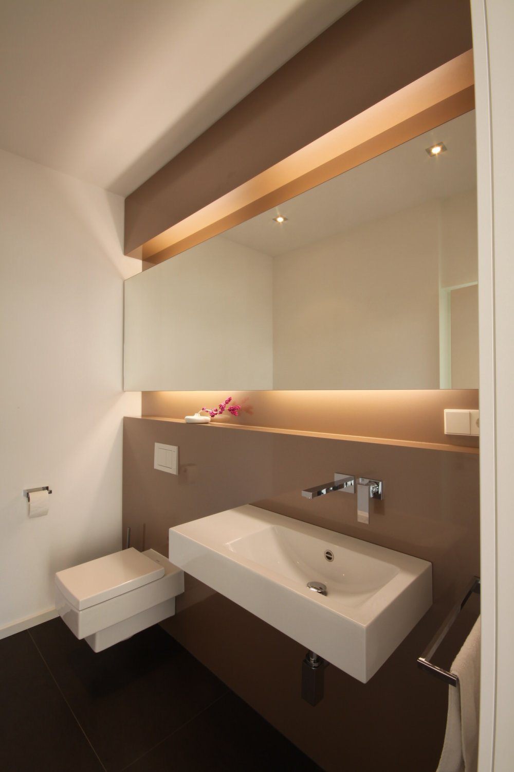 Moderne und hochwertige Badmöbel aus Holz – Bilder Referenzen