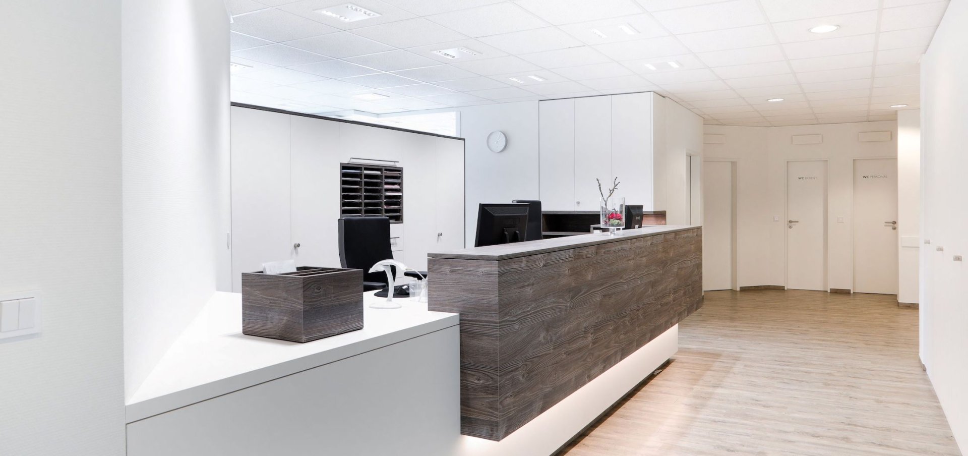 Möbel für Foyer, Büro und Praxen