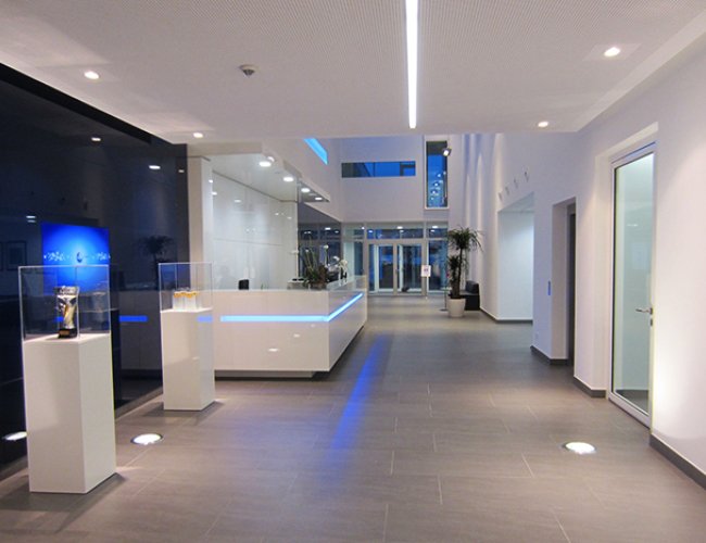 Empfangstheke, Thekenrückschrank - Referenz CompuGroup Medical