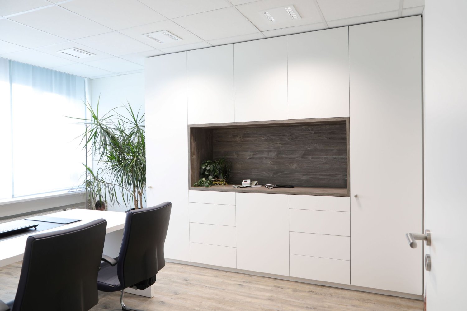 Büroeinrichtungen, Betriebsausstattung und Büromöbel nach Maß – Bilder Referenzen