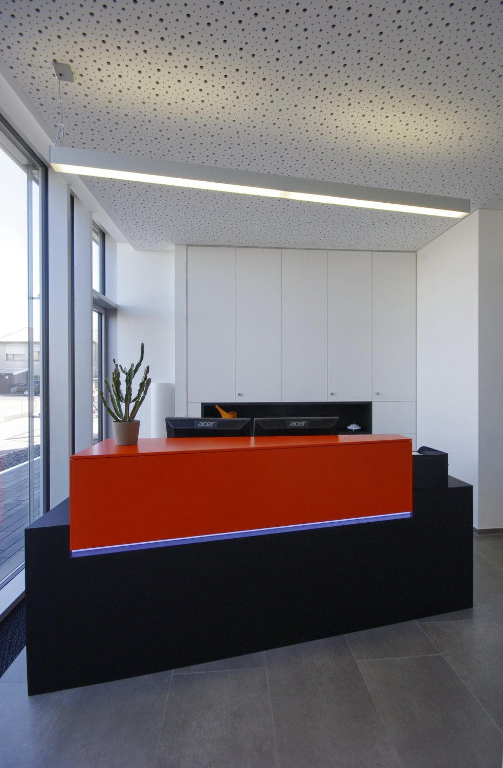 Büroeinrichtungen, Betriebsausstattung und Büromöbel nach Maß – Bilder Referenzen