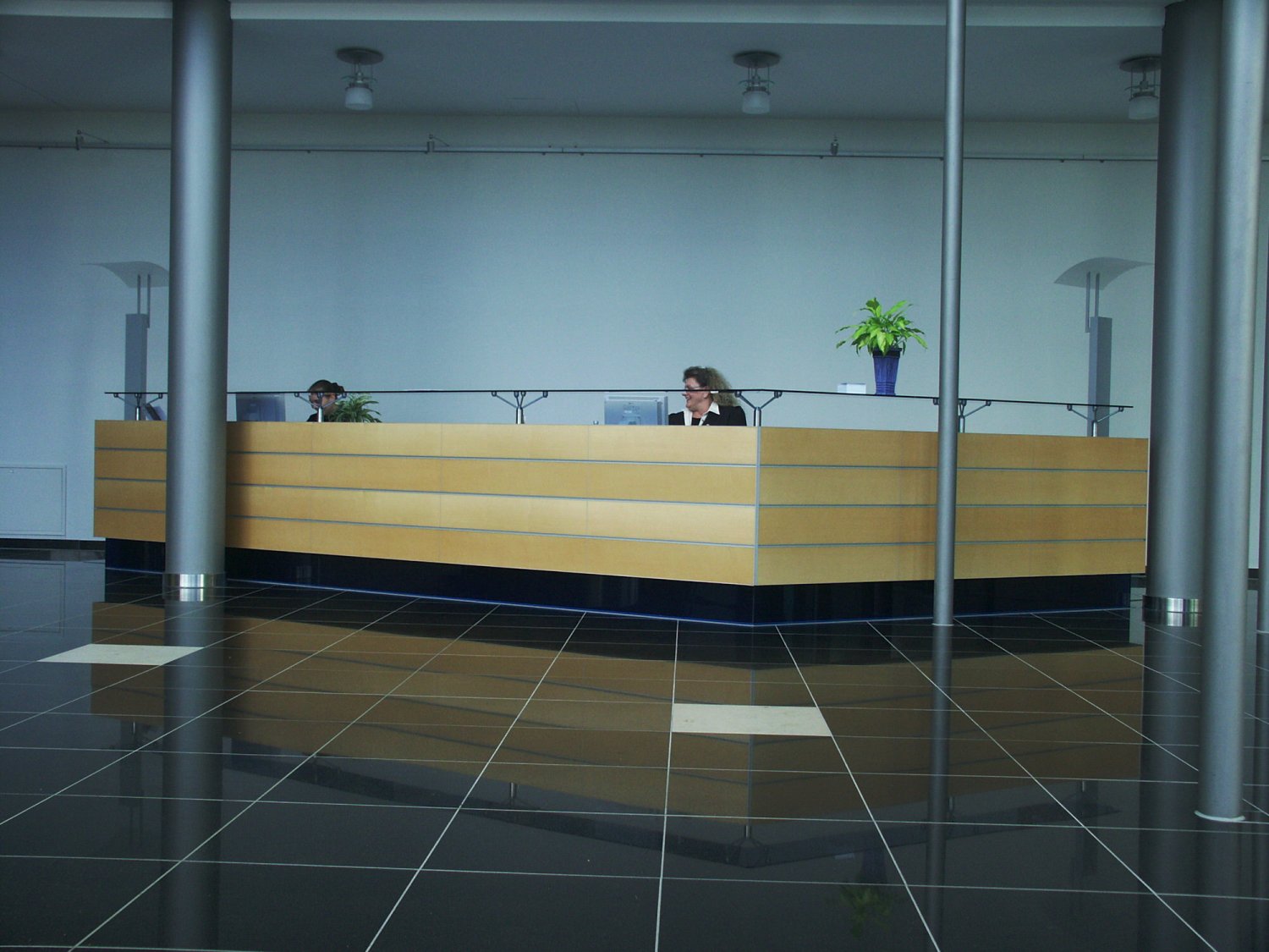 Büroeinrichtungen, Betriebsausstattung und Büromöbel nach Maß – Bilder Referenzen